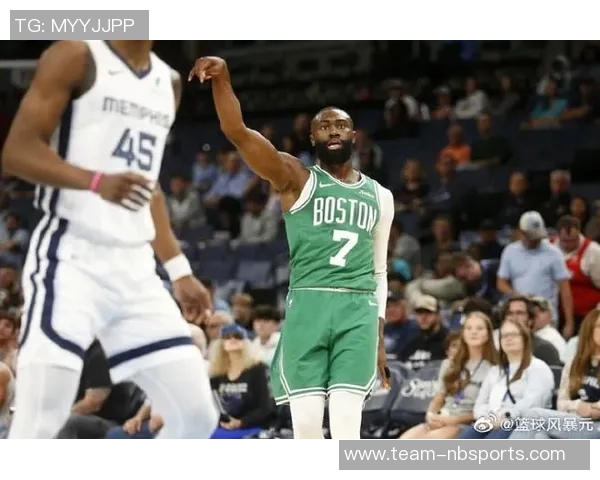 杰伦布朗首节狂砍15分展现强大攻击力助球队掌控比赛节奏