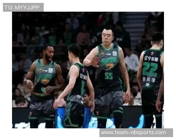 三球半场表现不佳仅得6分三分球全失篮筐加盖引发热议