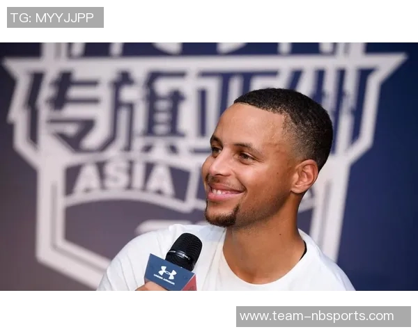 库里采访时吃糖引发热议竟是字母哥亲自赠送的甜蜜惊喜 库里采访时吃糖引发热议竟是字母哥亲自赠送的甜蜜惊喜